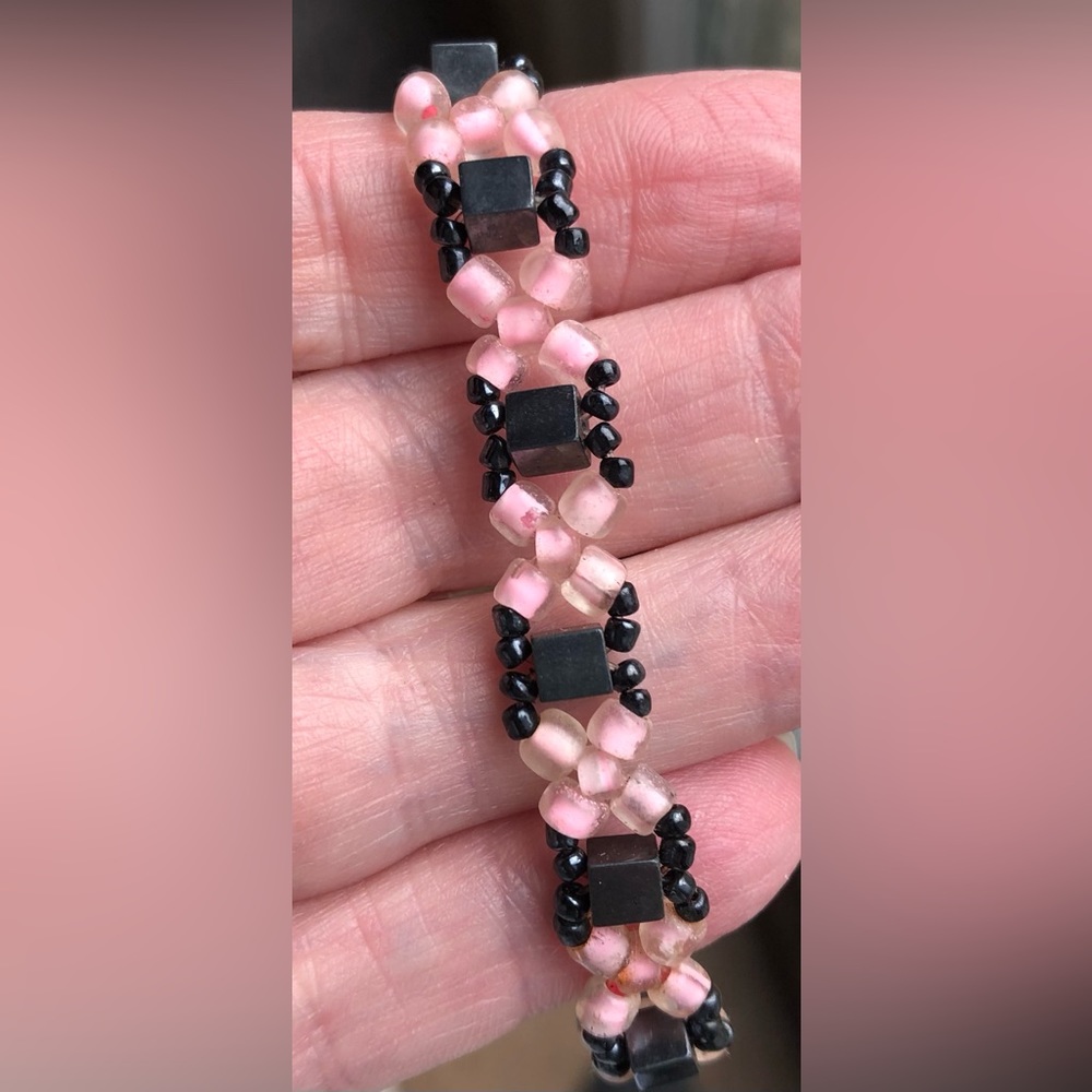 Estate Sale! Vintage Beaded Pink Jewelry w/ 3 Bracelets, 2 Earrings, & Necklace - Picture 3 of 16